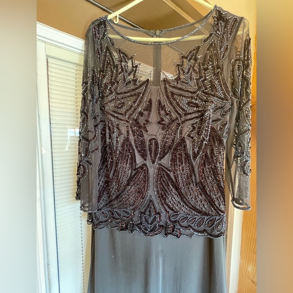 Pizarro Nights gown with sleeves and beautiful detail - Picture 5 of 5